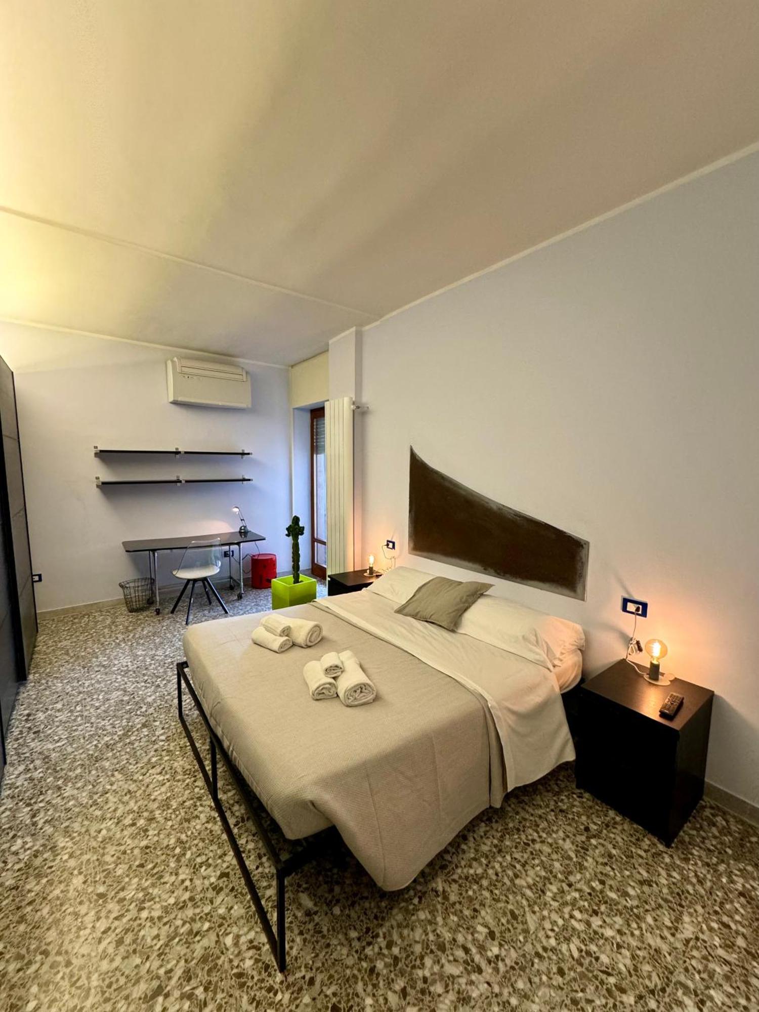 4 Balconi House- Appartamento Moderno A Lecce Exterior foto
