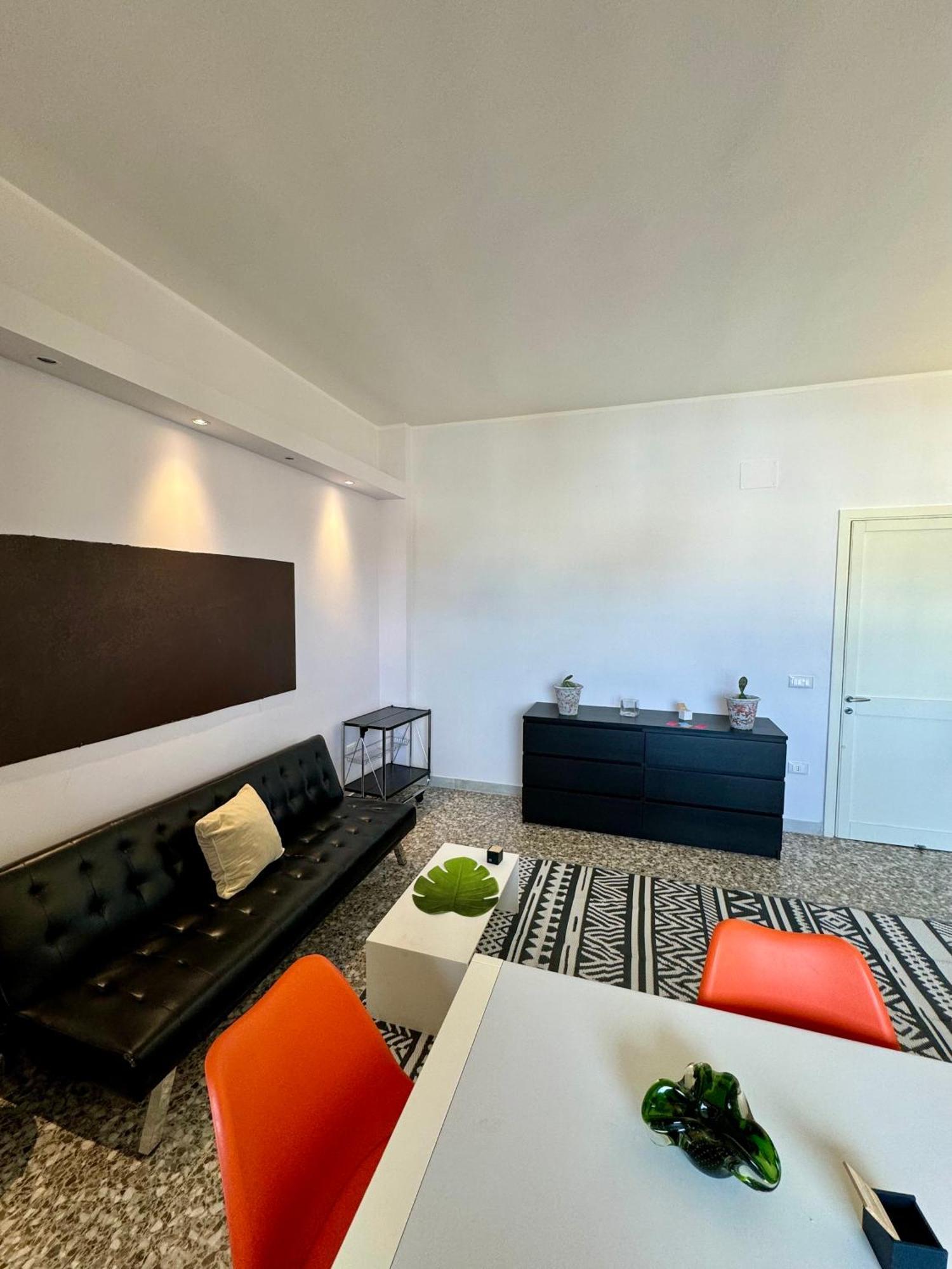 4 Balconi House- Appartamento Moderno A Lecce Exterior foto