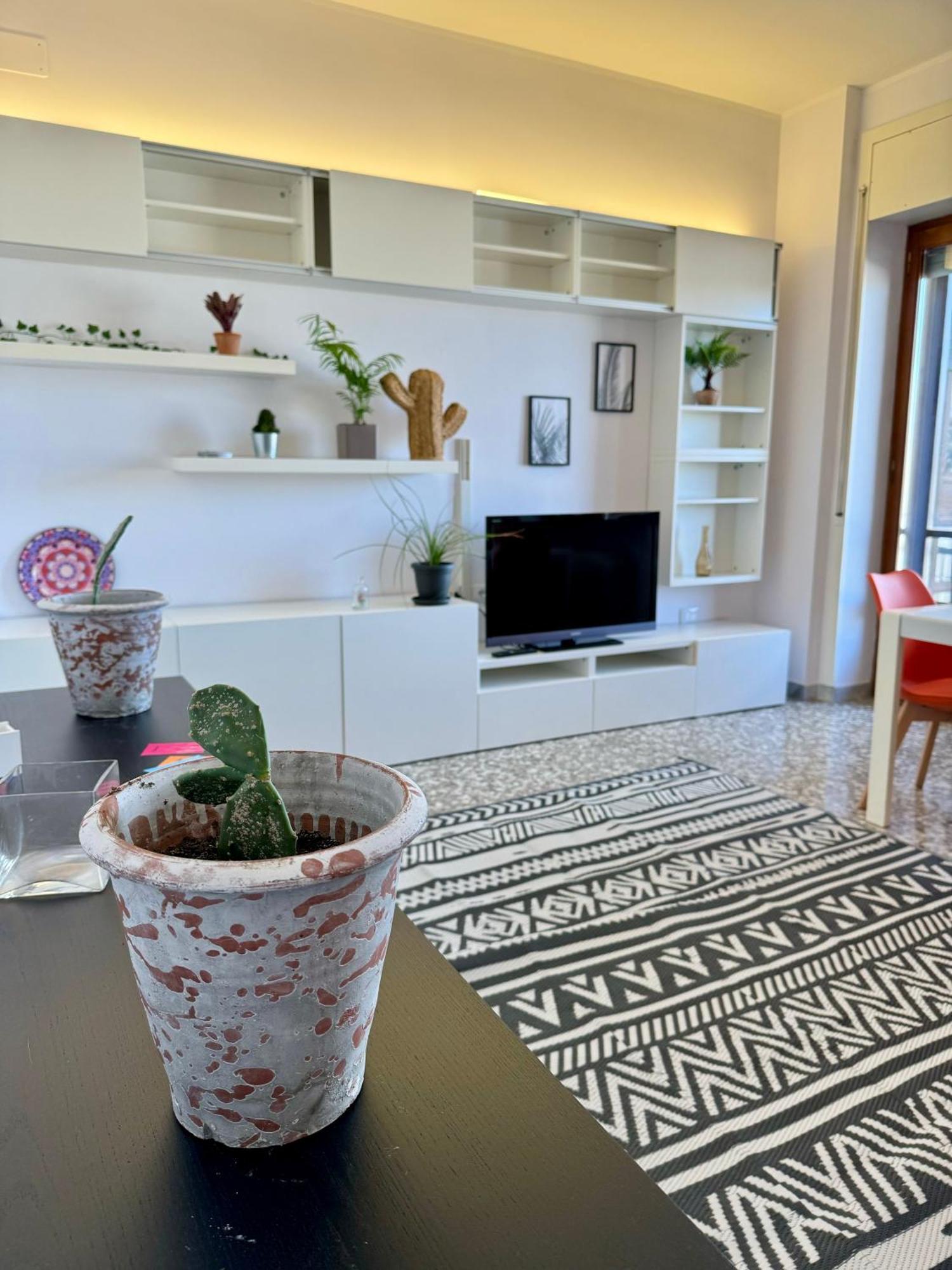 4 Balconi House- Appartamento Moderno A Lecce Exterior foto