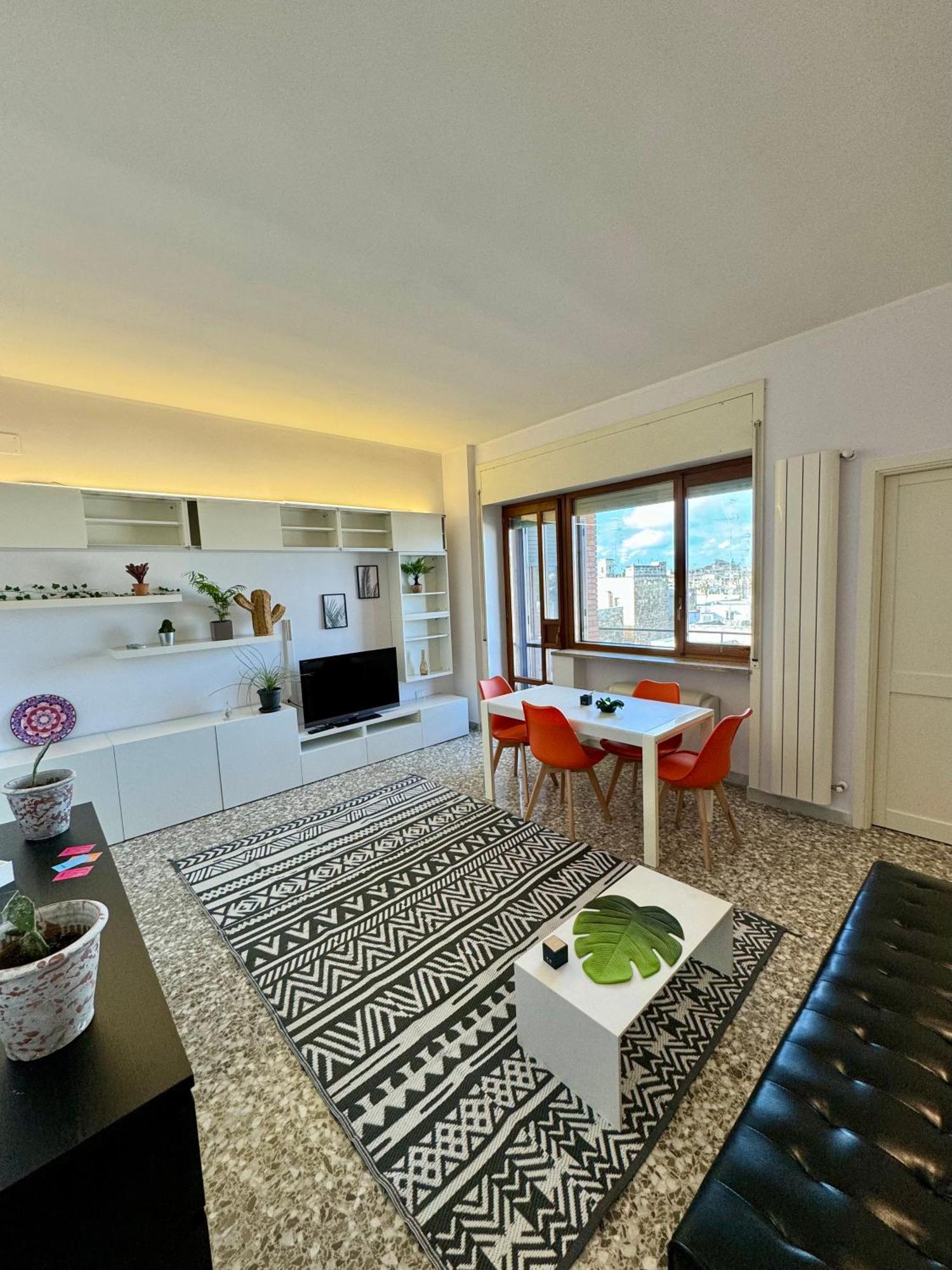 4 Balconi House- Appartamento Moderno A Lecce Exterior foto